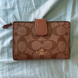 Coach Wallet - GREAT condition